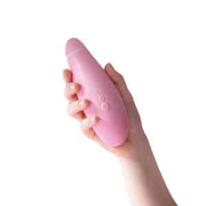 Womanizer Premium eco ピンクの手持ちサイズ