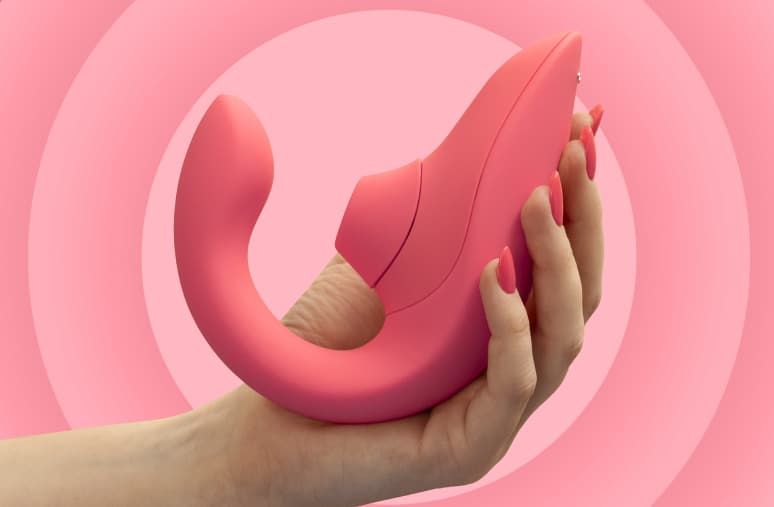 ピンク色の振動と吸引一体のデバイスを手に持つ画面